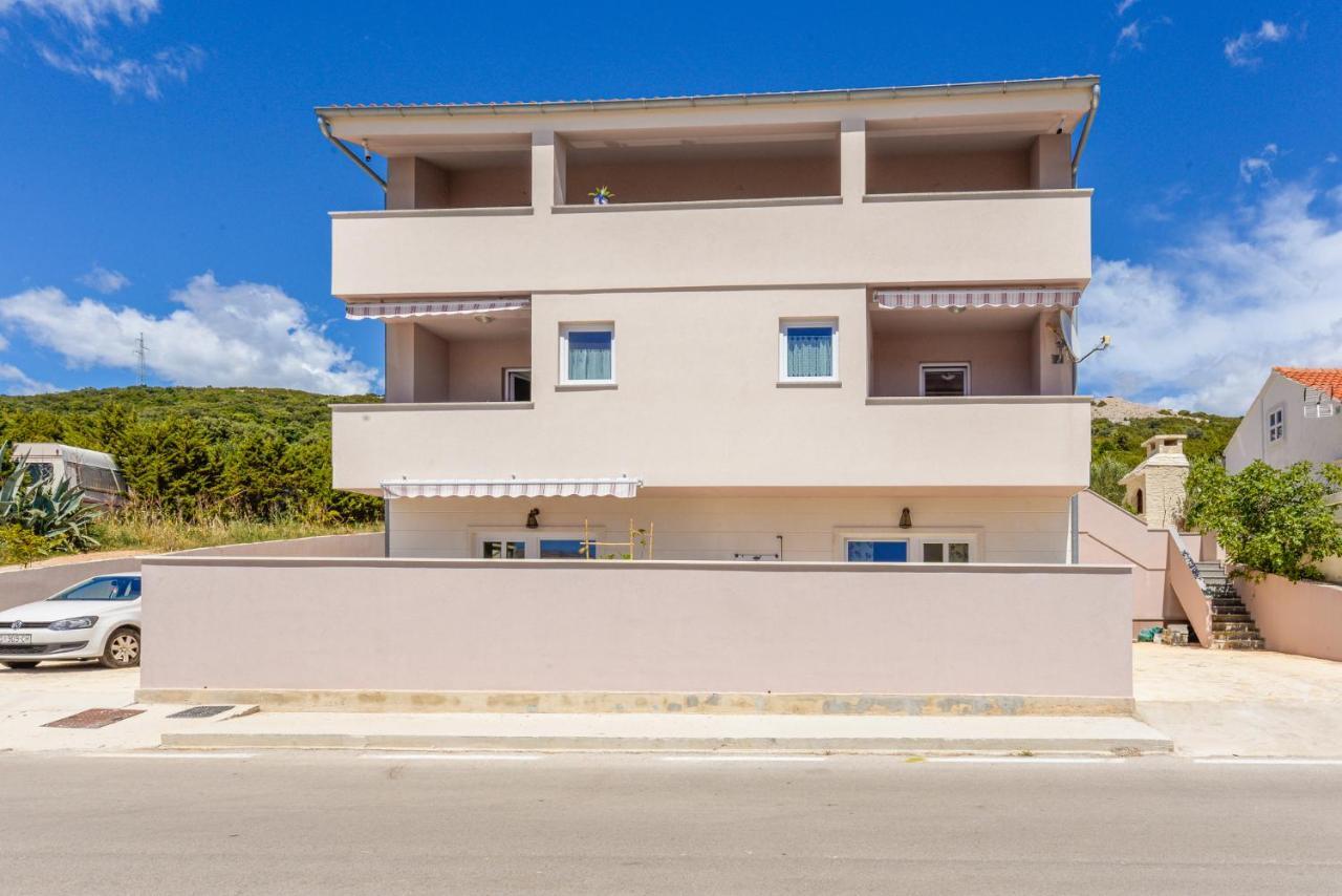 Apartments Amfora - Cozy And Modern Apartments For Up To 15 People, 100M From The Sea And Beach Stara Novalja Exterior photo
