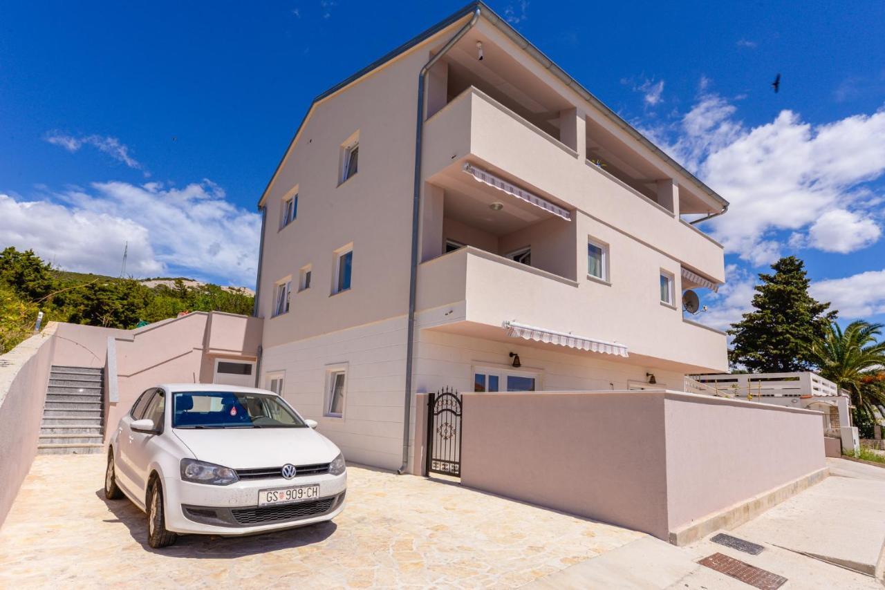 Apartments Amfora - Cozy And Modern Apartments For Up To 15 People, 100M From The Sea And Beach Stara Novalja Exterior photo