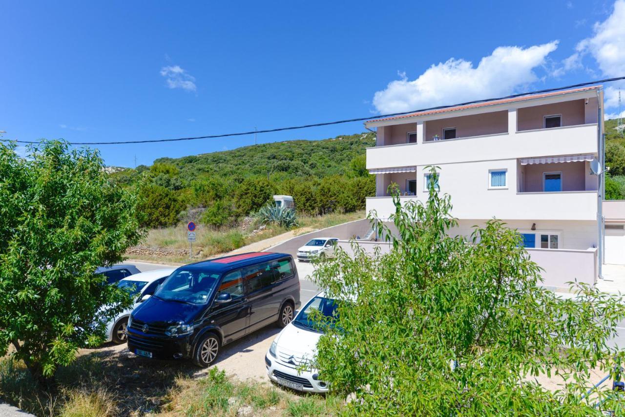 Apartments Amfora - Cozy And Modern Apartments For Up To 15 People, 100M From The Sea And Beach Stara Novalja Exterior photo
