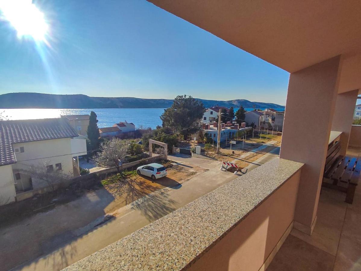 Apartments Amfora - Cozy And Modern Apartments For Up To 15 People, 100M From The Sea And Beach Stara Novalja Exterior photo