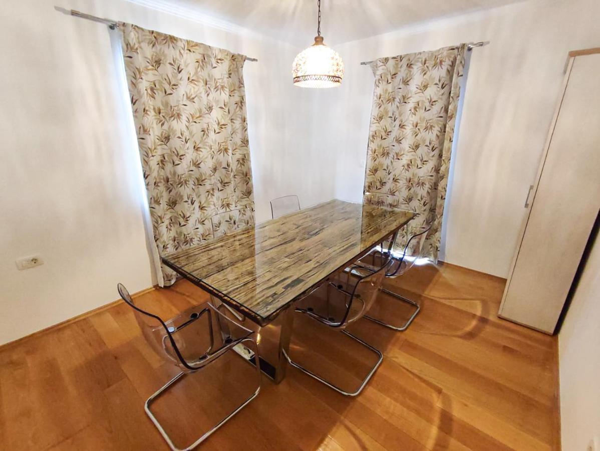 Apartments Amfora - Cozy And Modern Apartments For Up To 15 People, 100M From The Sea And Beach Stara Novalja Exterior photo