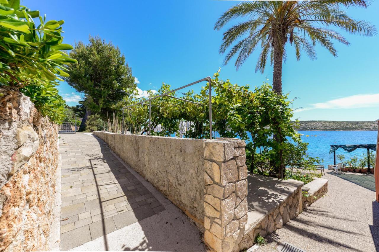 Apartments Amfora - Cozy And Modern Apartments For Up To 15 People, 100M From The Sea And Beach Stara Novalja Exterior photo