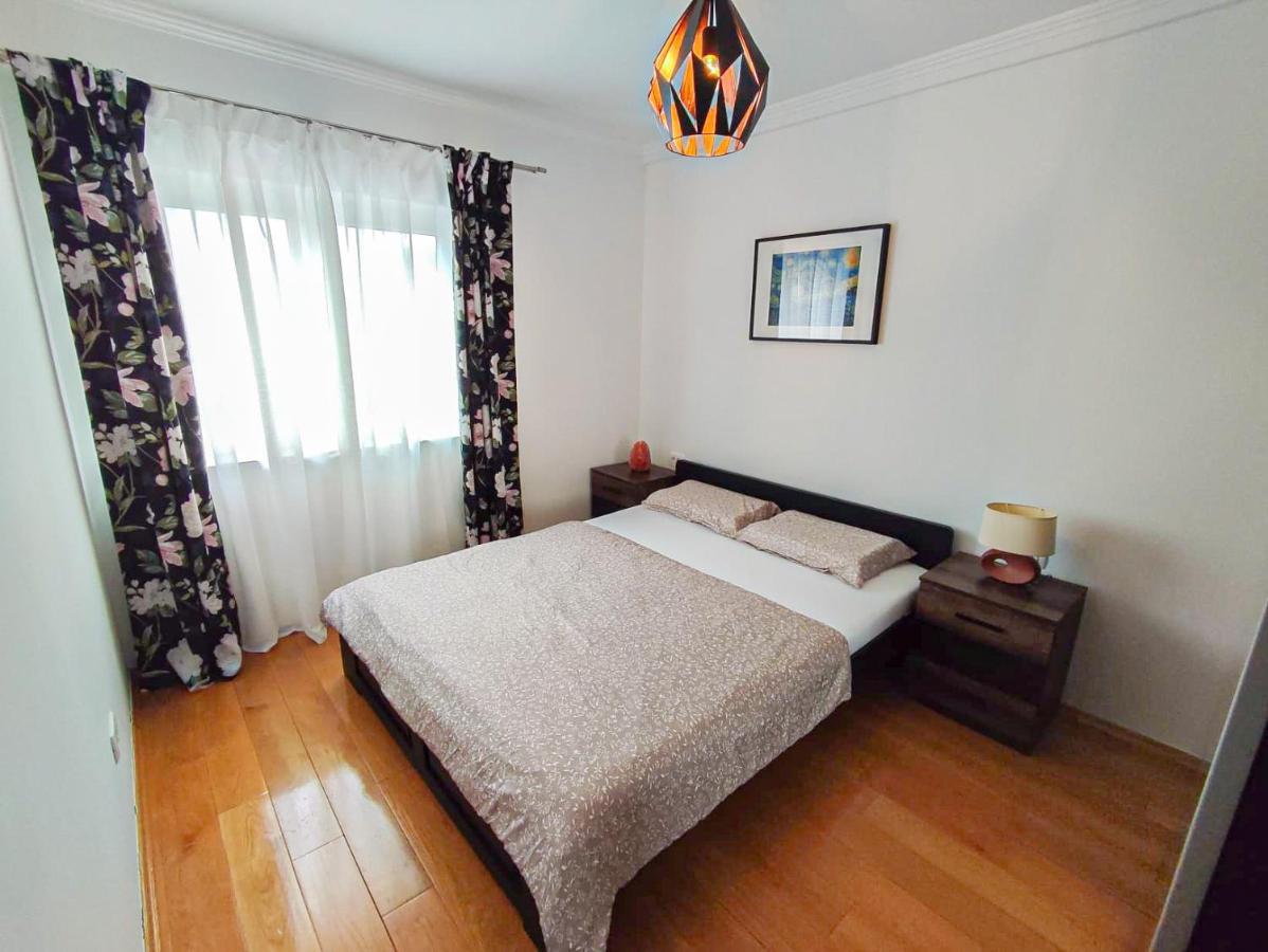 Apartments Amfora - Cozy And Modern Apartments For Up To 15 People, 100M From The Sea And Beach Stara Novalja Exterior photo