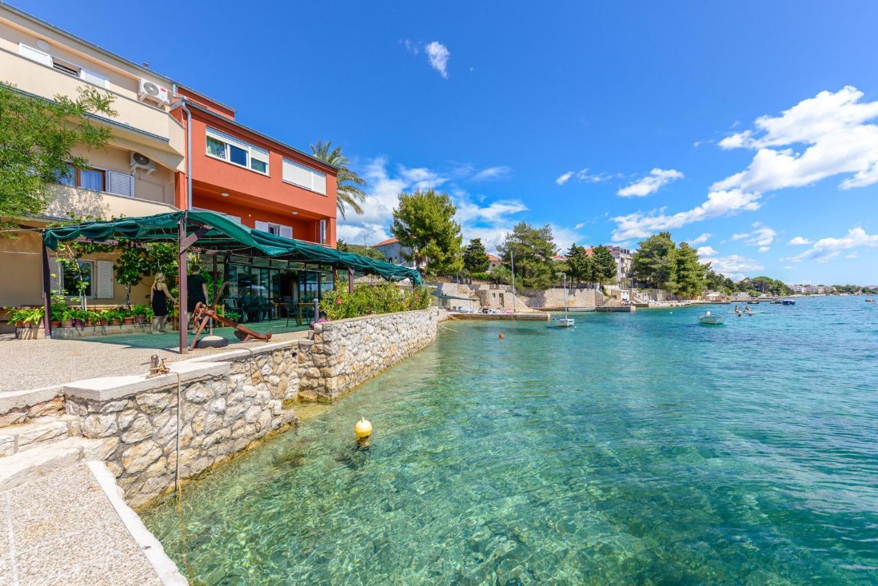 Apartments Amfora - Cozy And Modern Apartments For Up To 15 People, 100M From The Sea And Beach Stara Novalja Exterior photo