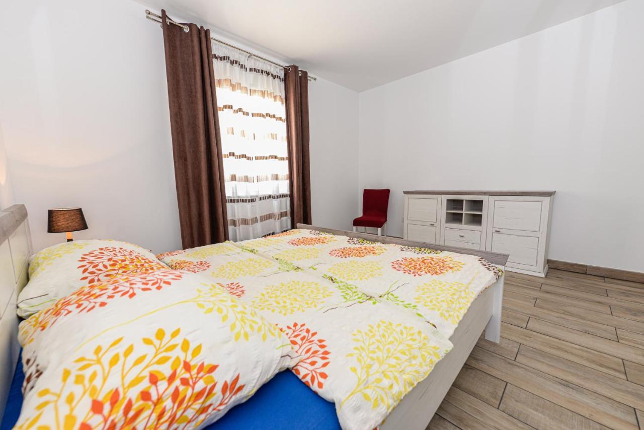 Apartments Amfora - Cozy And Modern Apartments For Up To 15 People, 100M From The Sea And Beach Stara Novalja Exterior photo