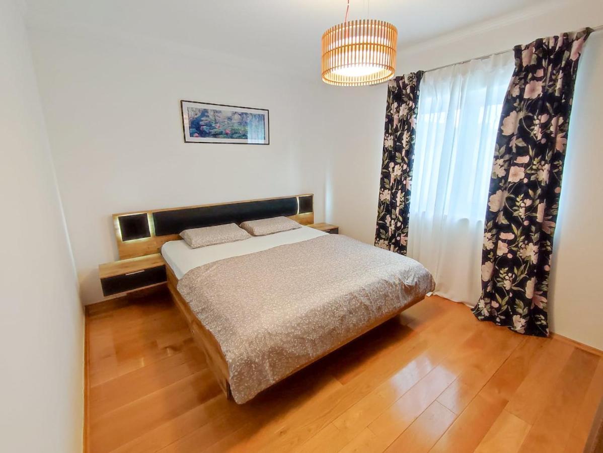 Apartments Amfora - Cozy And Modern Apartments For Up To 15 People, 100M From The Sea And Beach Stara Novalja Exterior photo