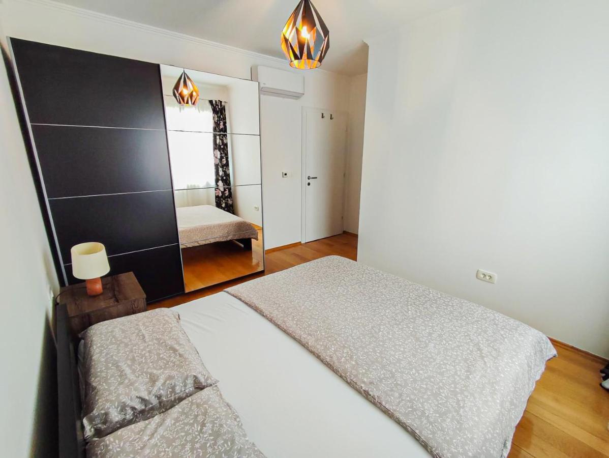 Apartments Amfora - Cozy And Modern Apartments For Up To 15 People, 100M From The Sea And Beach Stara Novalja Exterior photo